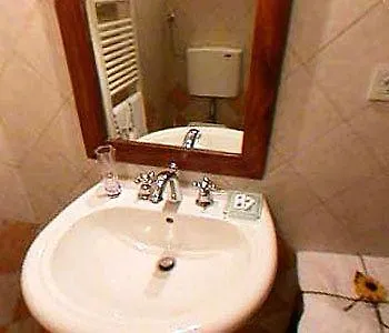 Apartment Palazzo Alle Mura Appartamenti Per Vacanze Staggia Senese Italy